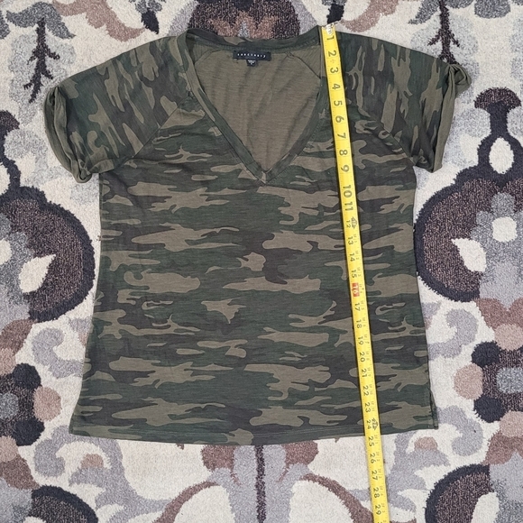 Sanctuary Green Camo Print Short Sleeve T-Shirt Women's Size Small S - Picture 8 of 9